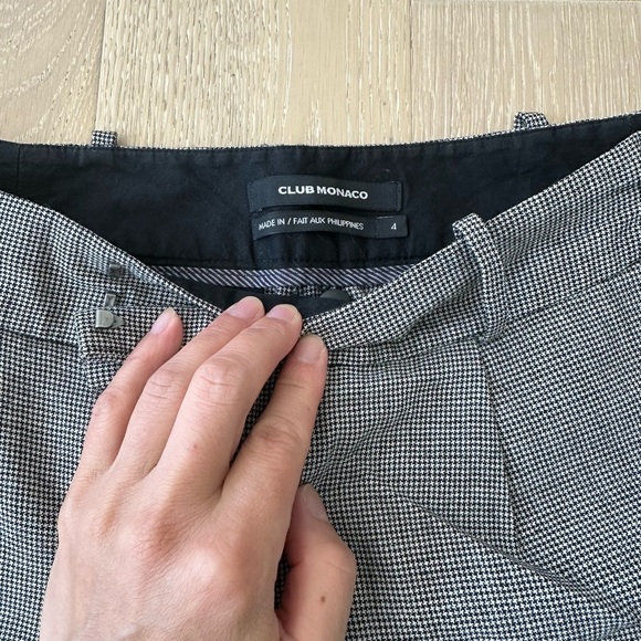 Club Monaco Women’s  Patterned Shorts - Picture 2 of 6